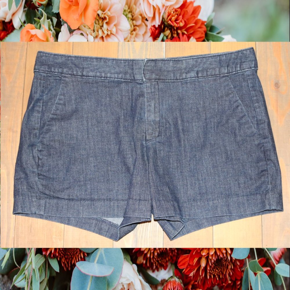 Banana Republic Hampton Fit Dark Wash Chambray Lightweight Shorts – Size 29/8